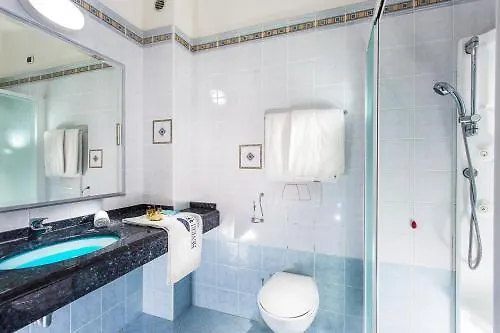 ***  קרביה Hotel Everest איטליה