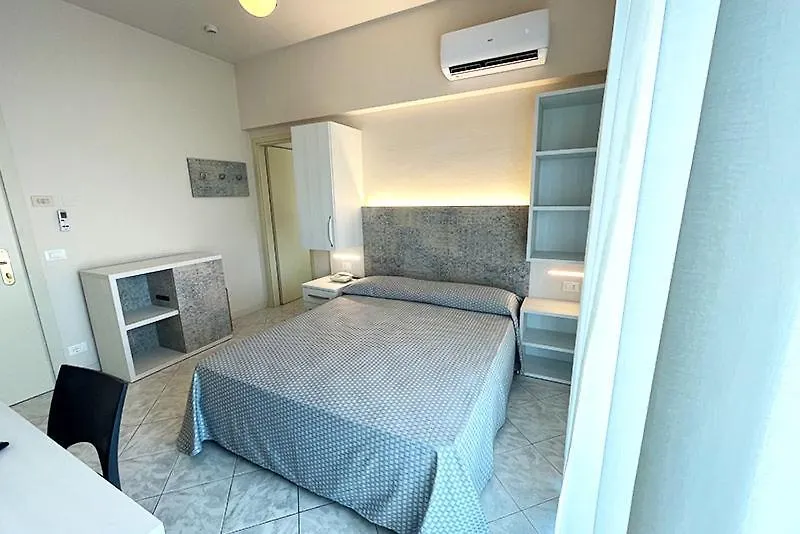 ***  קרביה Hotel Everest איטליה