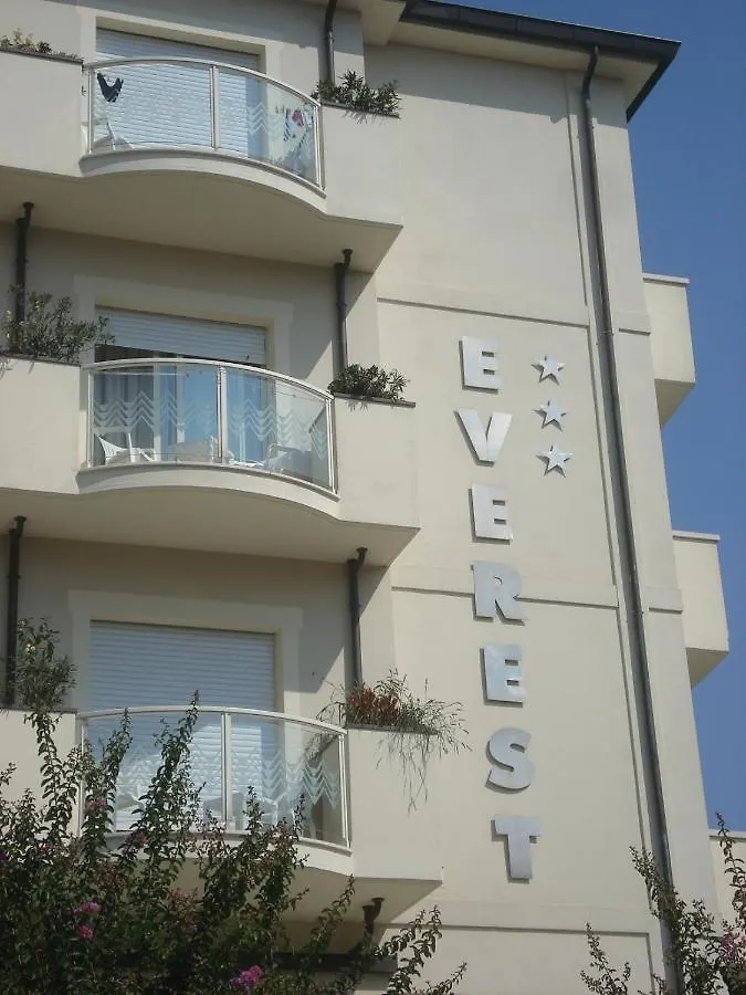 ***  קרביה Hotel Everest איטליה