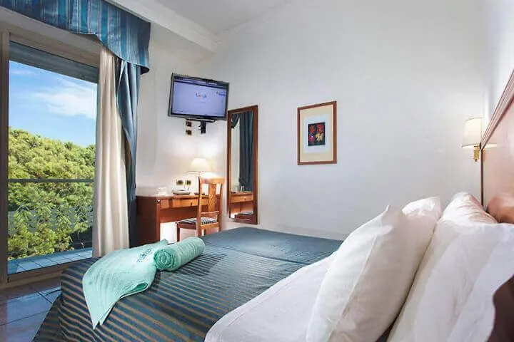 קרביה Hotel Everest 3*,